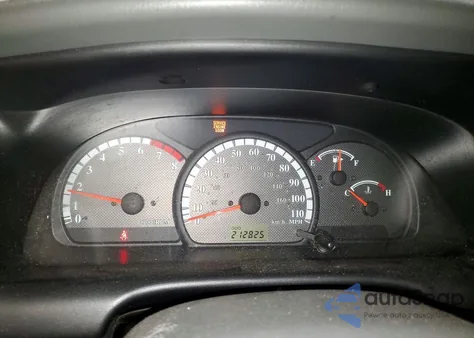 2002 Suzuki Xl7 Plus z USA, uszkodzony, nr VIN JS3TX92V824100804